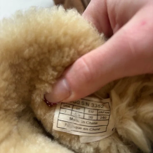 Bailey button Uggs - Picture 6 of 6